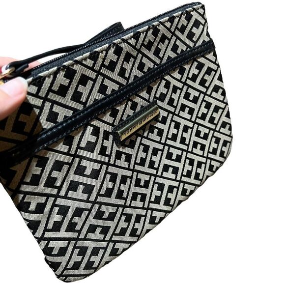 Tommy Hilfiger Wristlet Classic Black & Tan w/navy interior EUC - Picture 3 of 12